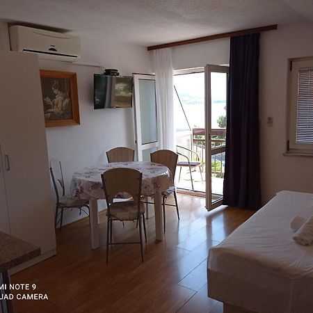 Apartments Mihovil Omiš Стая снимка